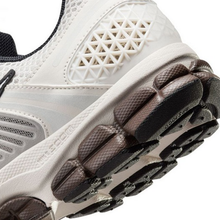 Load image into Gallery viewer, NIKE - W Zoom Vomero 5 - Phantom/Mtlc Platinum - Women&#39;s [FJ2028 001]