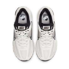 Load image into Gallery viewer, NIKE - W Zoom Vomero 5 - Phantom/Mtlc Platinum - Women&#39;s [FJ2028 001]