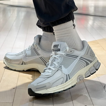 Load image into Gallery viewer, NIKE - Zoom Vomero 5 - Platinum Tint  - Unisex [HF0731 007]