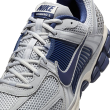 Load image into Gallery viewer, NIKE - Zoom Vomero 5 - Vast Grey/Blue Void - Unisex [FB9149 003]