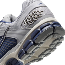 Load image into Gallery viewer, NIKE - Zoom Vomero 5 - Vast Grey/Blue Void - Unisex [FB9149 003]
