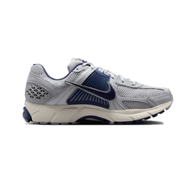 Load image into Gallery viewer, NIKE - Zoom Vomero 5 - Vast Grey/Blue Void - Unisex [FB9149 003]