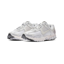 Load image into Gallery viewer, NIKE - Zoom Vomero 5 - Vast Grey/Sail - Unisex [BV1358 001]