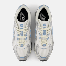 Load image into Gallery viewer, NEW BALANCE - 204 - Silver Metallic/Still Water - Unisex [U204LSWC]