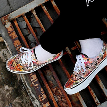 Load image into Gallery viewer, VANS - Era Bandana - Tie Dye Orange - Unisex