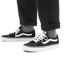 Load image into Gallery viewer, VANS - SK8 Low - Black/True White - Unisex