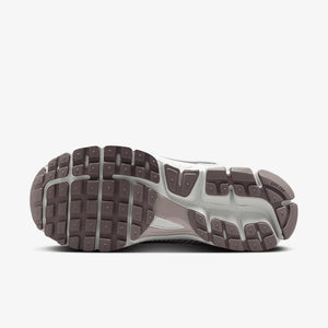 NIKE - W Zoom Vomero 5 - Vast Grey/Violet - Women's [HV6417 001]