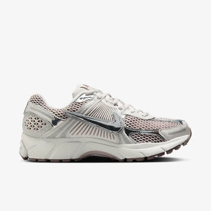 NIKE - W Zoom Vomero 5 - Vast Grey/Violet - Women's [HV6417 001]