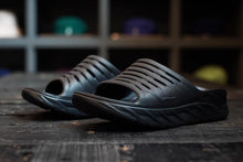 Load image into Gallery viewer, HOKA ONE ONE M ORA RECOVERY SLIDES BBLC 1099673