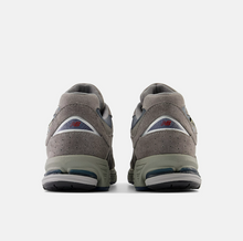 Load image into Gallery viewer, NEW BALANCE M2002RXC CASTLEROCK NATURAL INDIGO