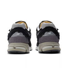 Load image into Gallery viewer, NEW BALANCE Refined Future Pack M2002RDJ Black Unisex (LF)