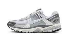 Load image into Gallery viewer, NIKE Womens Zoom Vomero 5 FD9919 001 (LF)