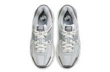 Load image into Gallery viewer, NIKE Womens Zoom Vomero 5 FD9919 001 (LF)