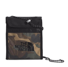 Load image into Gallery viewer, TNF BOZER NECK POUCH CAMO