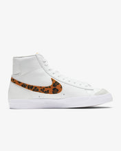Load image into Gallery viewer, NIKE WMNS BLAZER MID 77 DA8736 101