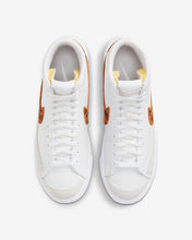 Load image into Gallery viewer, NIKE WMNS BLAZER MID 77 DA8736 101