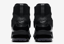 Load image into Gallery viewer, NIKE WOMENS VAPORMAX LIGHT AO4537 001