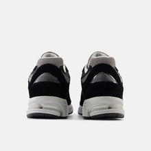 Load image into Gallery viewer, NEW BALANCE M2002RXD BLACK SILVER